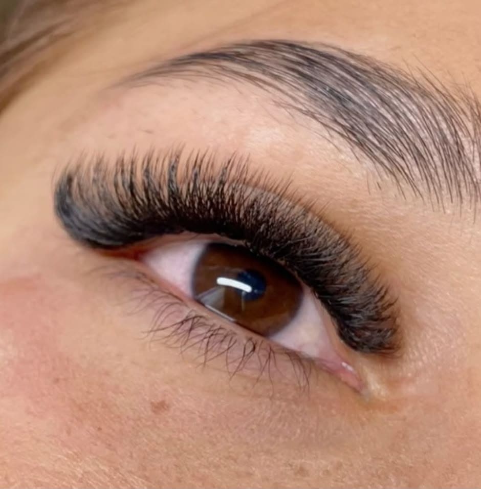 Extensiones de pestañas de volumen